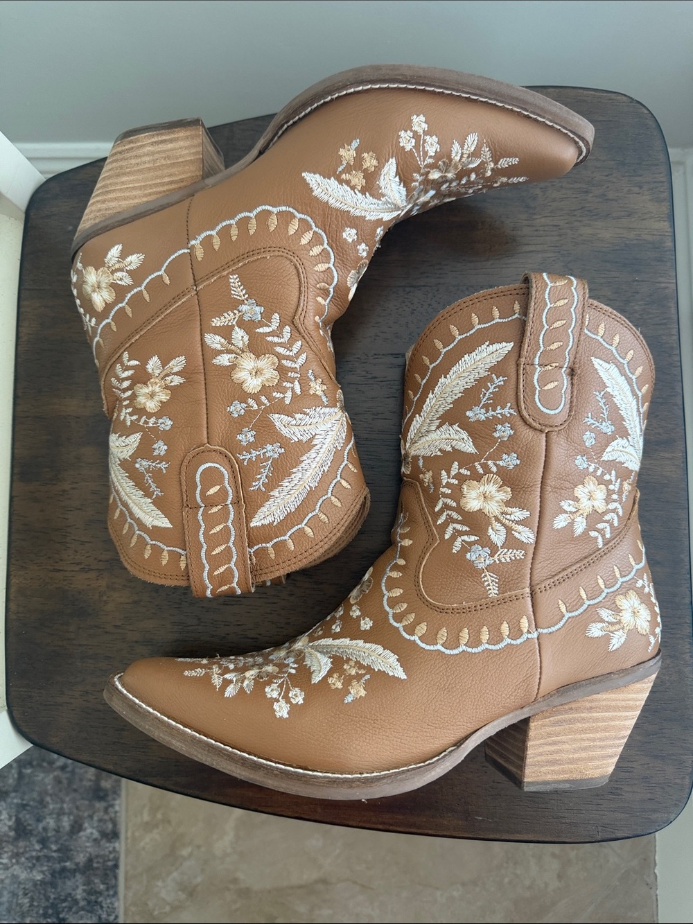 dingo Tan Embroidered Western Ankle Boots womens 9